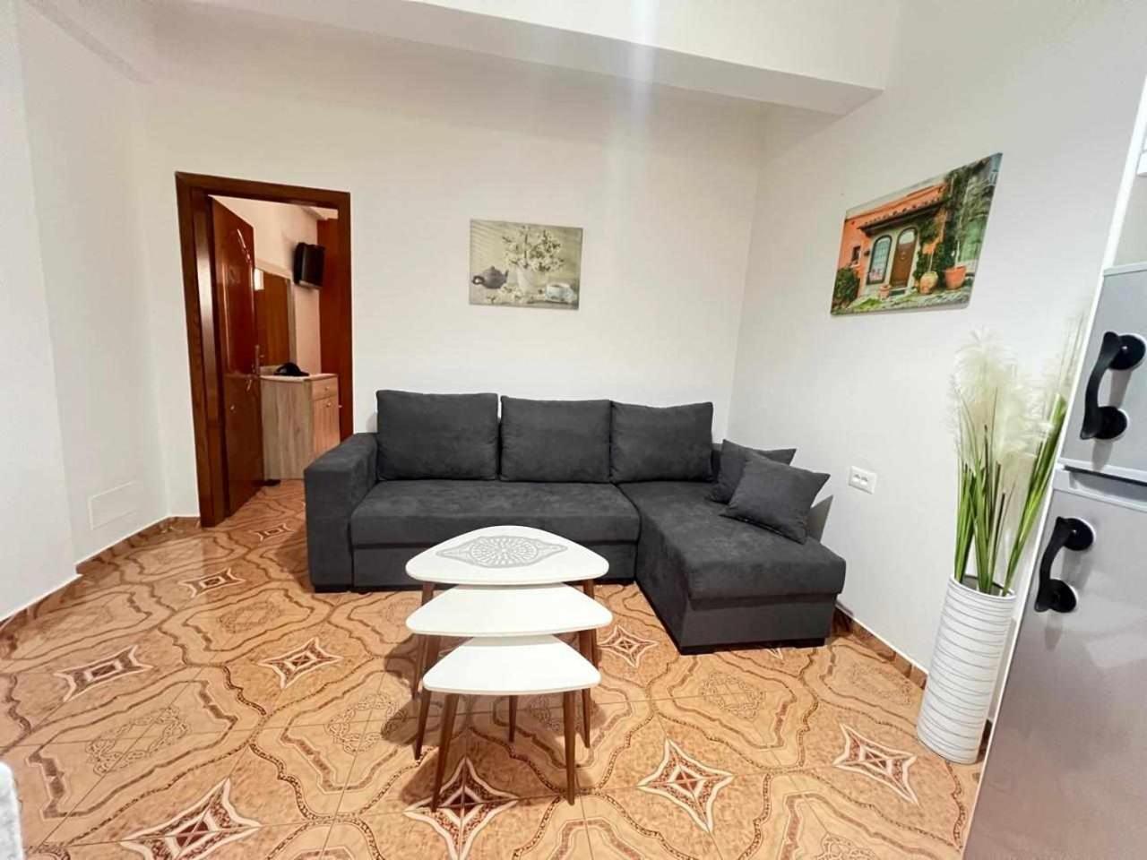 Guest House Sandri Sarandë Esterno foto