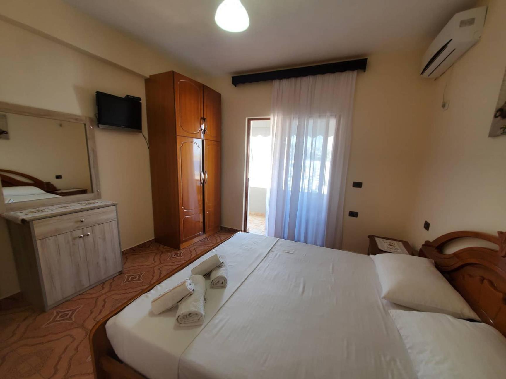 Guest House Sandri Sarandë Esterno foto
